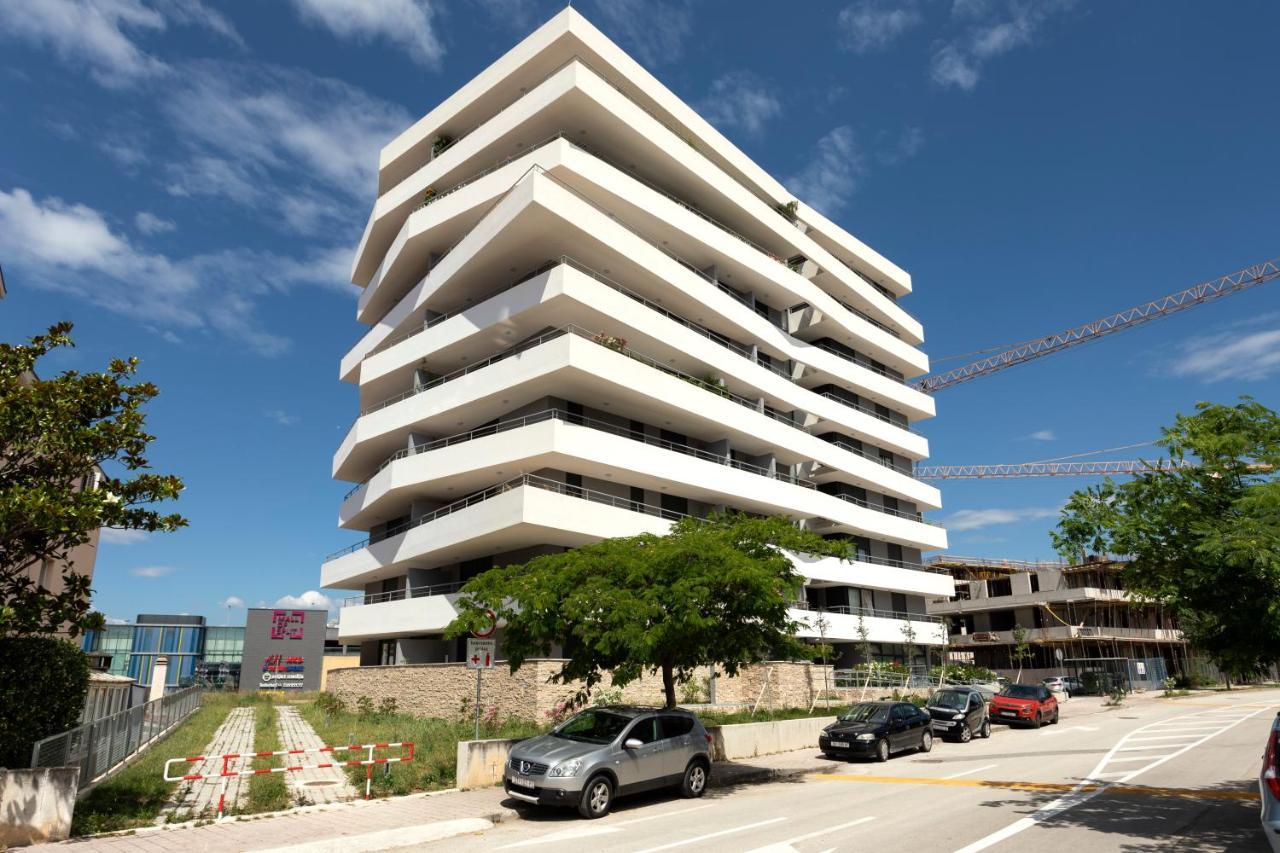 Elena Ekolu Apartman *