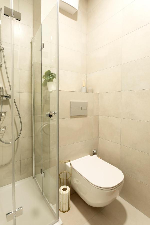 Elena Ekolu Apartment Split
