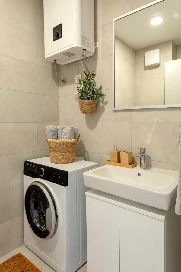 Elena Ekolu Apartment