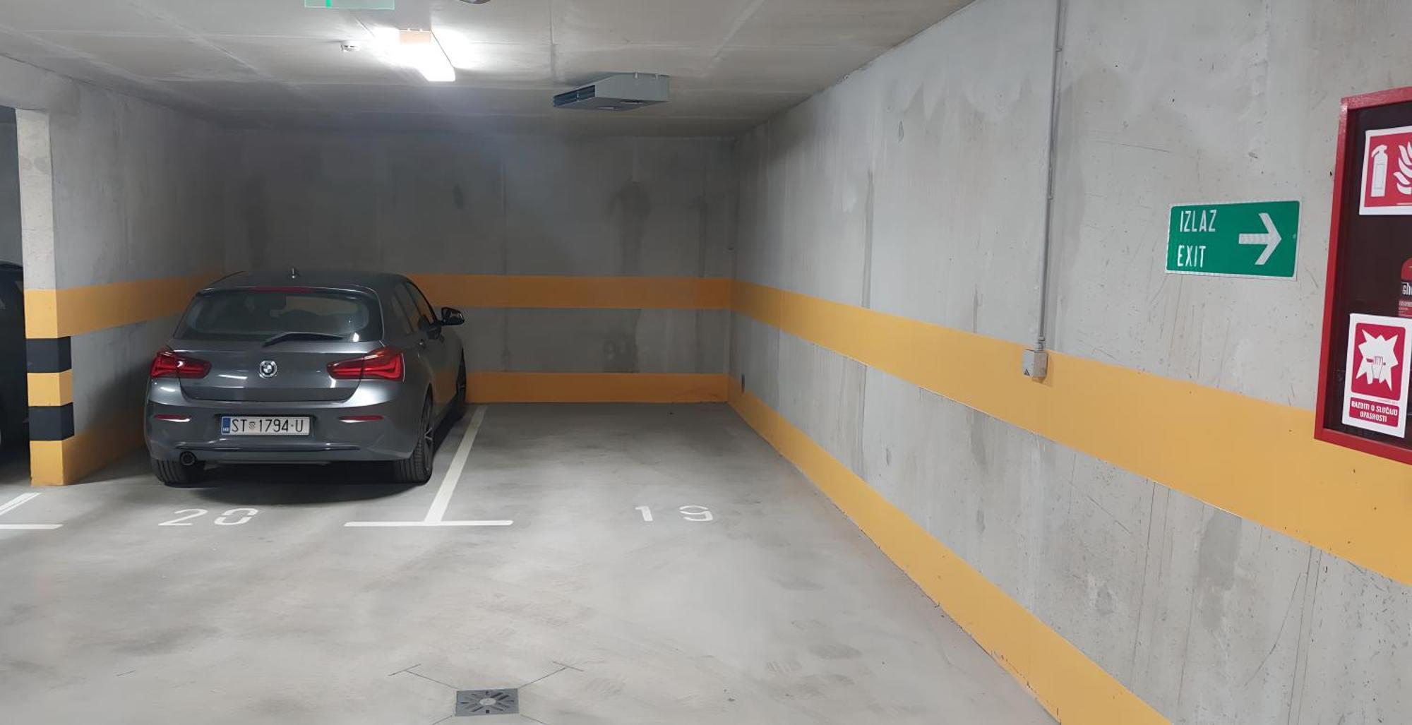 Apartment Elena Ekolu Split